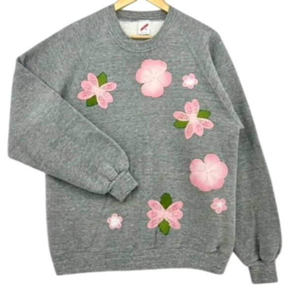 Jerzees Tops - VTG Gray Floral Applique Raglan Sweatshirt HANDMADE SZ XL Made in USA Grannycore